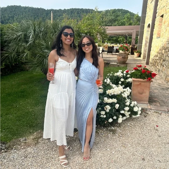 The A&F Giselle Pleated One-Shoulder Cutout Maxi Dress - Picture 4 of 4